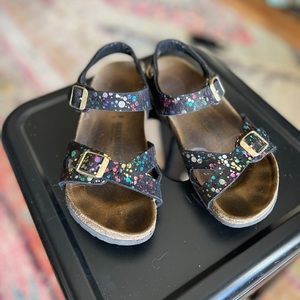 Girls sz 33 Birkenstock sandal